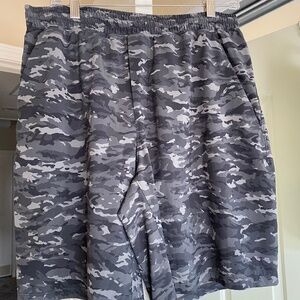 Lululemon Pace Breaker Shorts 9"  Camo‎ Mens Size Large with Liner
